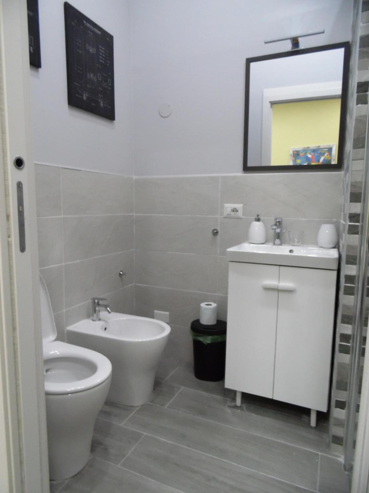 Mithra Apartment Centro Storico Naples Exterior photo
